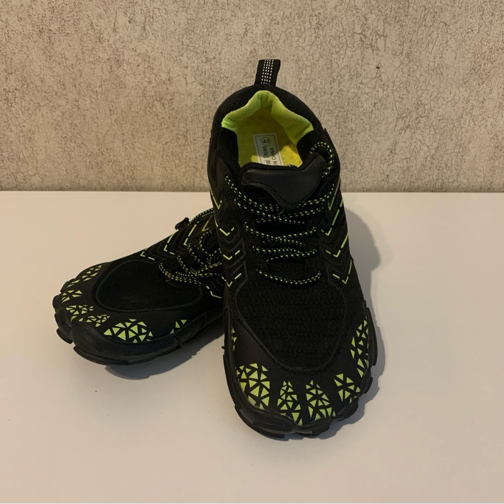 Black and Yellow Swim Shoes Women’s 40 or 8.5